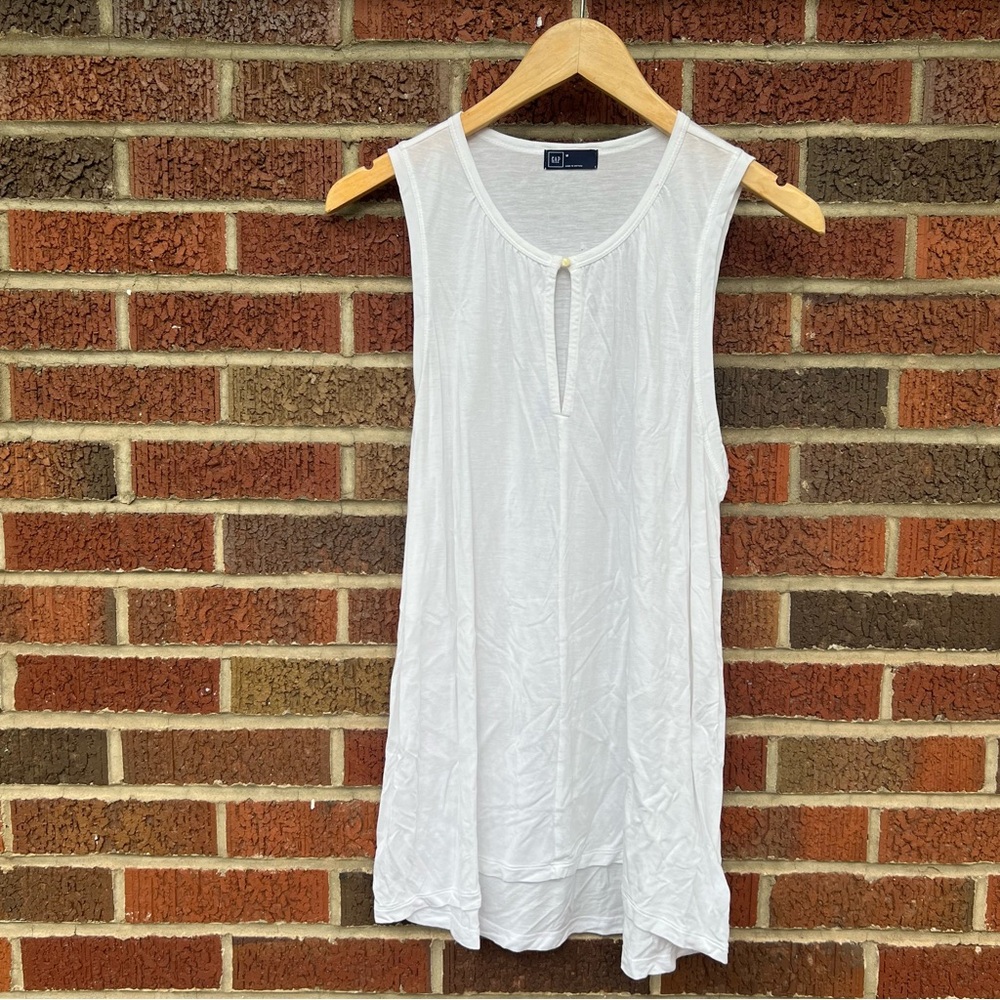 GAP White Keyhole Front Scoop Neck Sleeveless Long Line Tank Top